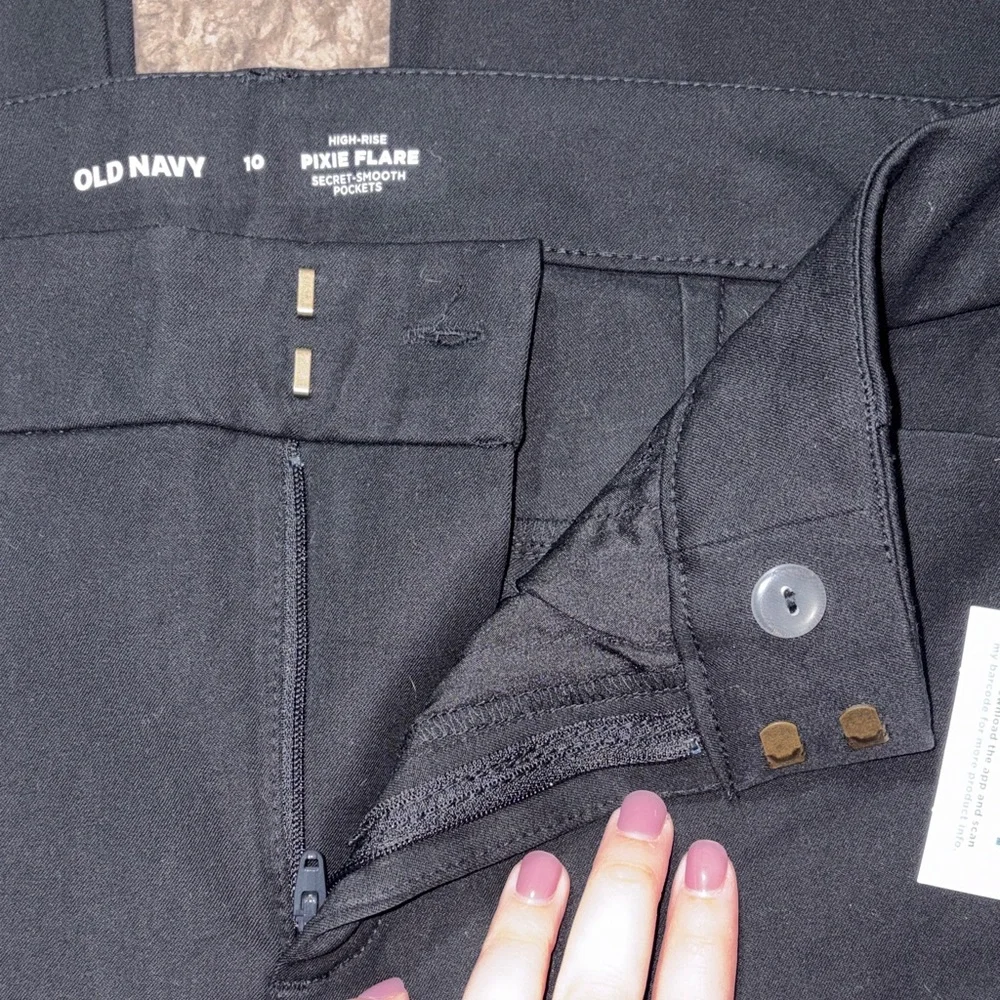 Old Navy Black Pixie Flare Pants - Picture 4 of 4
